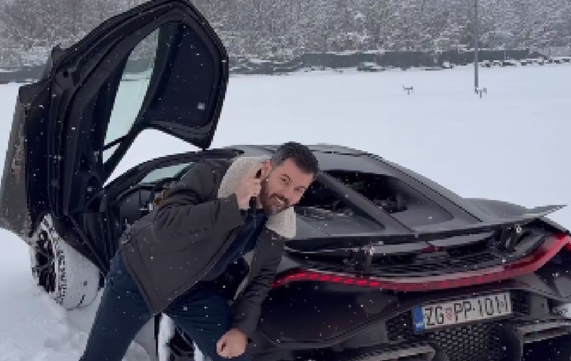 Șeful de la Bugatti își testează mașina de 4 milioane de euro pe gheață: „«Monstrul» se descurcă bine pe zăpadă”