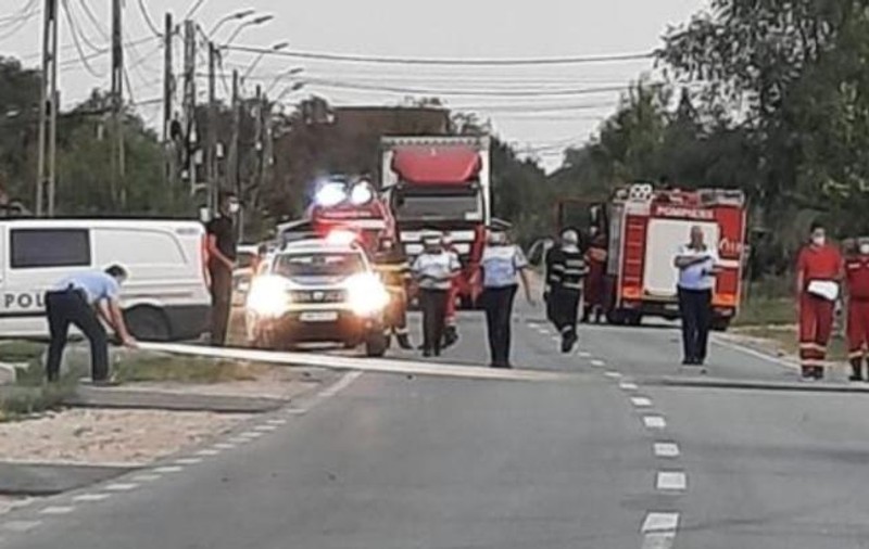 VIDEO | Accident violent în Argeș. Un motociclist și un pieton și-au pierdut viața