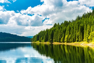 Lacul Vidra - obiective turistice in apropiere de Voineasa
