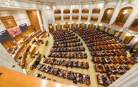 Scandal în prima şedinţă de plen a Camerei Deputaţilor. PNL şi USR acuză formarea unei noi majorităţi PSD-AUR în Parlament