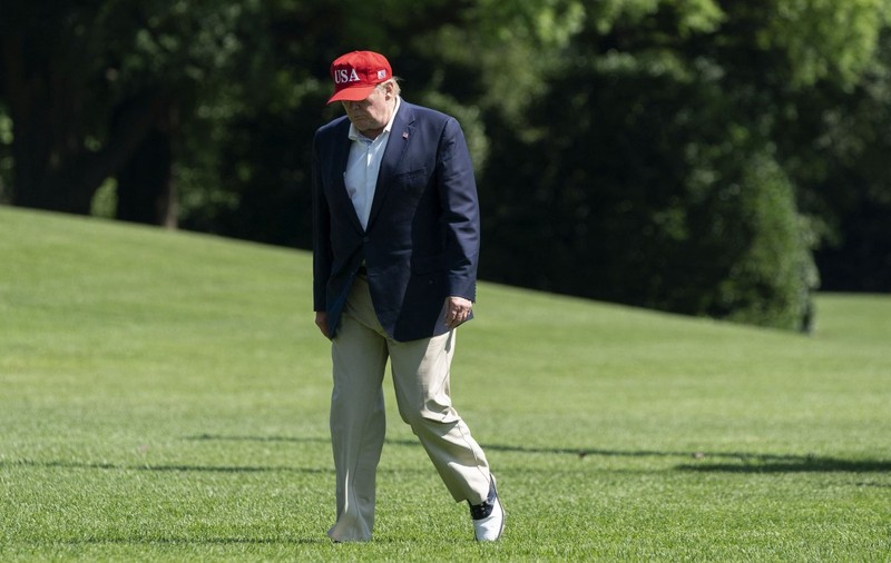 VIDEO | Reacția lui Donald Trump, după ce presa a anunțat că Joe Biden a câștigat alegerile. Republicanul se afla la golf