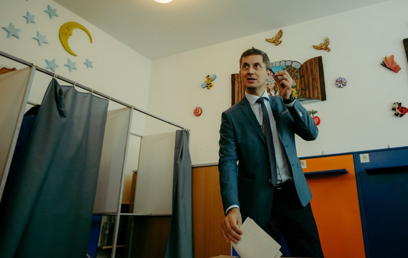 Dan Barna a votat în turul doi la prezidenţiale: "Astăzi, ştampila aceea mică este forţa pe care o avem noi, ca societate!"