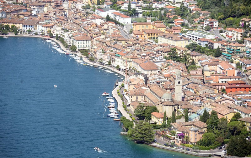 Un virus periculos a îmbolnăvit peste 900 de persoane în regiunea Lacului Garda din Italia. De la ce a pornit totul