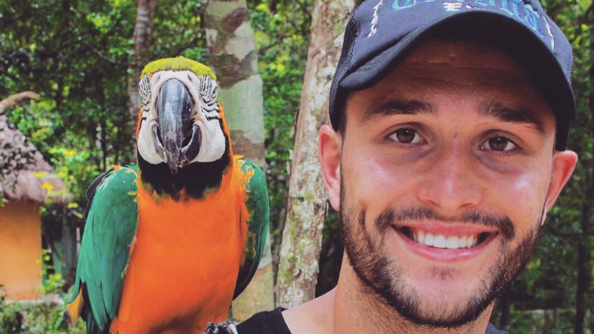 Fotbalistul Florin Andone se distrează cu iubita în vacanța din Mexic