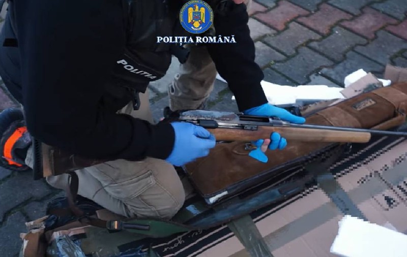 Nu este Secret Santa: polițiștii au descoperit arme letale într-un pachet de sărbători