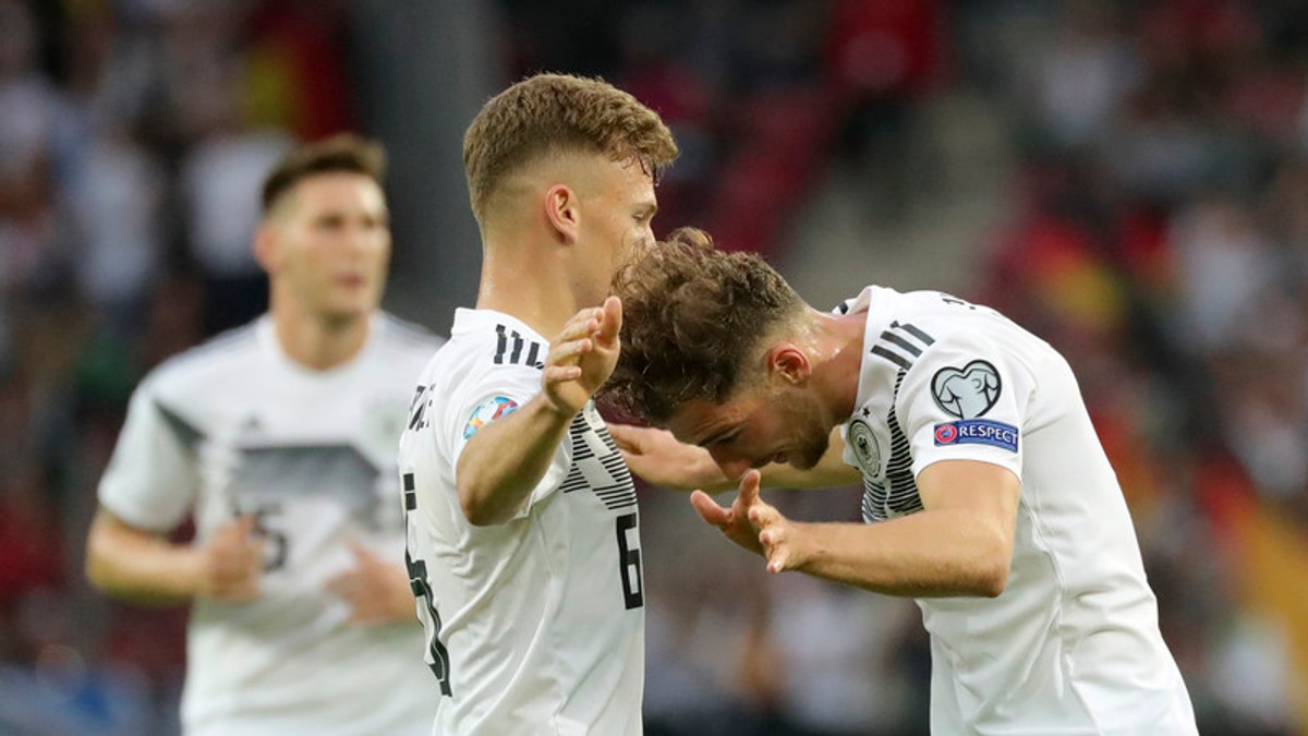 Fotbaliștii Leon Goretzka şi Joshua Kimmich au donat un milion euro și au creat o platformă online pentru a ajuta în lupta contra Covid-19