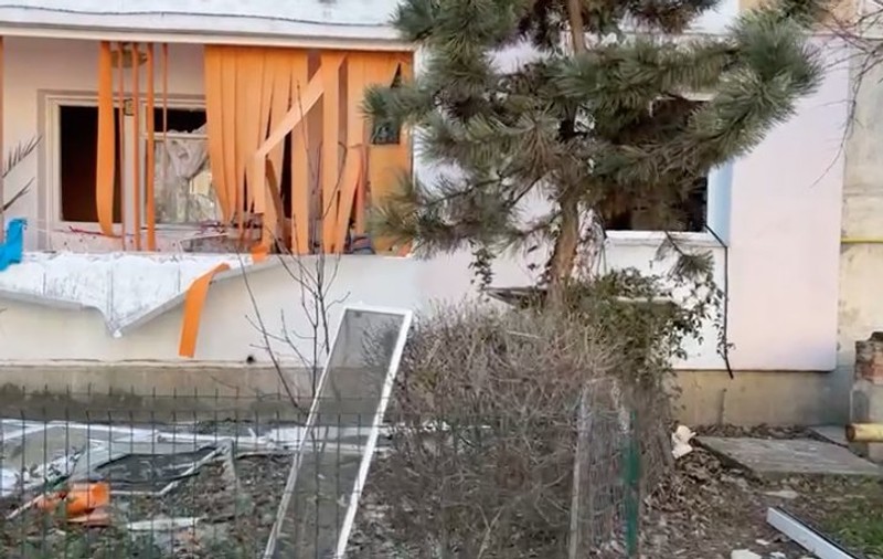 Explozie într-un bloc din Craiova. O persoană a fost rănită
