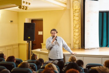 Profesorul Doru Căstăian ar prefera ca școala să înceapă cu mai puțini elevi prezenți în clase și numărul lor să crească treptat