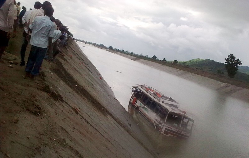 Accident grav în Nepal: 17 oameni, printre care 7 copii, au murit după ce autobuzul în care se aflau a plonjat într-un râu