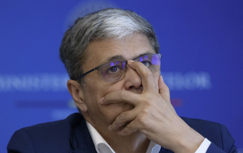 Deficitul bugetar a crescut la 3,24% din PIB în primele patru luni, dublu faţă de anul trecut