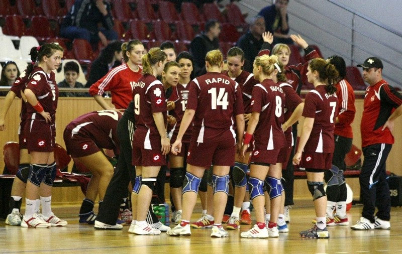 Fosta mare handbalistă Simona Gogârlă este în faţa primului succes ca antrenoare