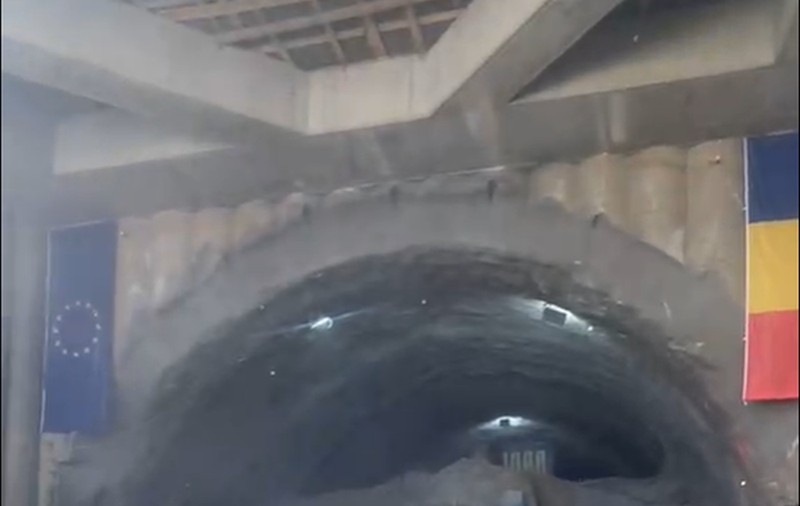 Tunelul Curtea de Argeș, cel mai lung din România, a fost forat complet. Când va fi dat în folosință