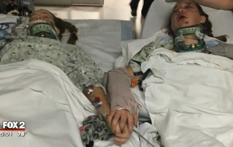 Gestul unei fetițe de 12 ani a impresionat o lume întreagă. Și-a strâns sora mai mare de mână și și-a dat ultima suflare