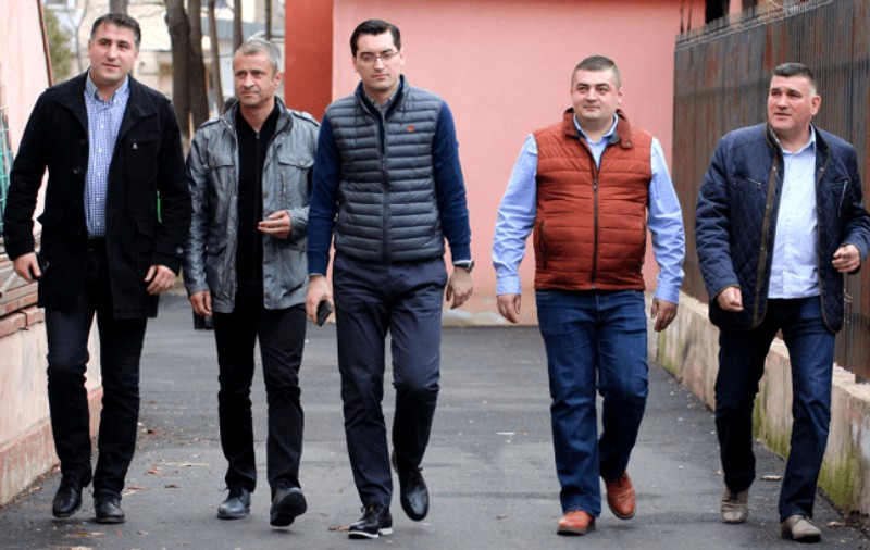 Buzoianul Adrian Petre, omul lui Burleanu, este inculpat într-un dosar. Care sunt ceilalți ”penali” din Adunarea Generală a FRF. Toți oamenii președintelui