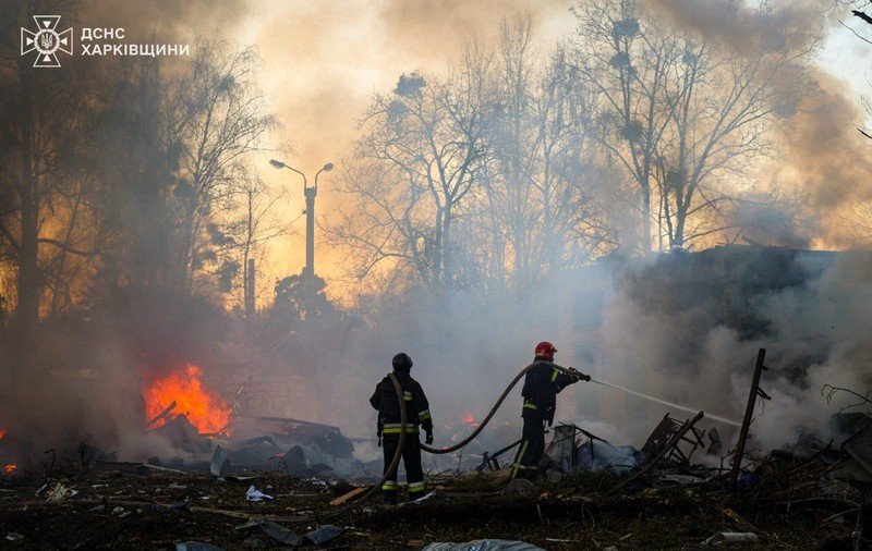 Rusia bombardează orașele ucrainene de două zile, țintind infrastructura energetică. Polonia a ridicat avioanele de război