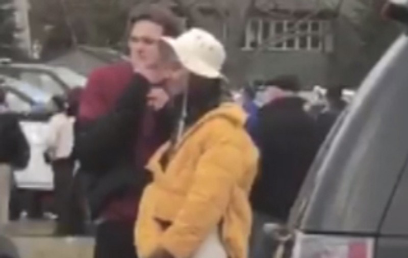 Cine este iubitul Maliei Obama. Fiica fostului președinte se iubește cu fiul unui bancher britanic