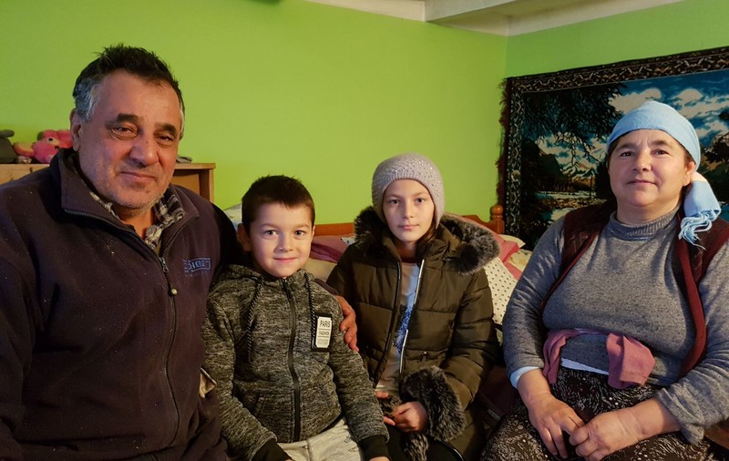 REPORTAJ/Drama copiilor cu părinții în străinătate: ”Nu-mi doresc de la Moș Crăciun decât să mi-i aducă acasă” | FOTO