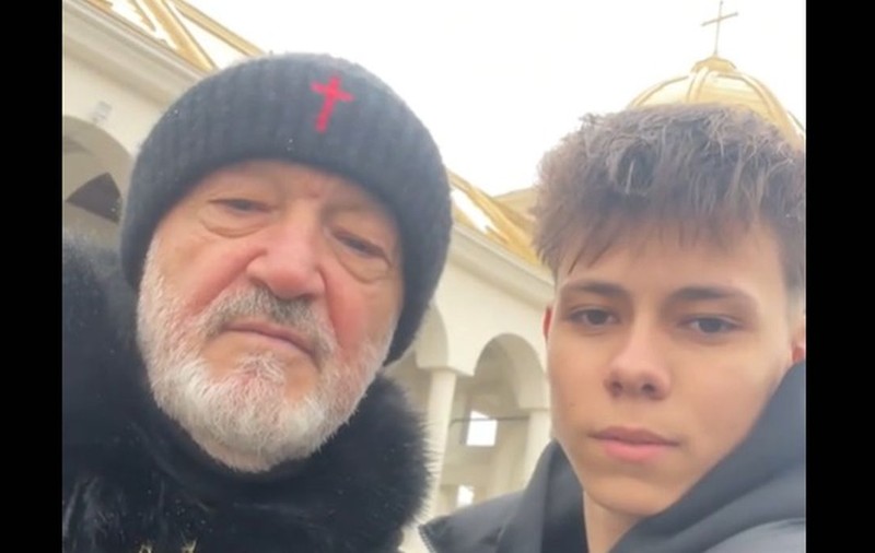 Sfatul din trei cuvinte pe care Gigi Becali i l-a dat unui tânăr de pe TikTok la biserică