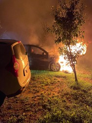 Una din mașinile incendiate ale DGASPC Bacău | Foto: ISU