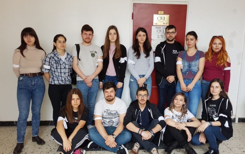 Grevă la Universitatea de Vest din Timișoara. Studenții poartă banderole albe:"Asistăm la o situație tragică"