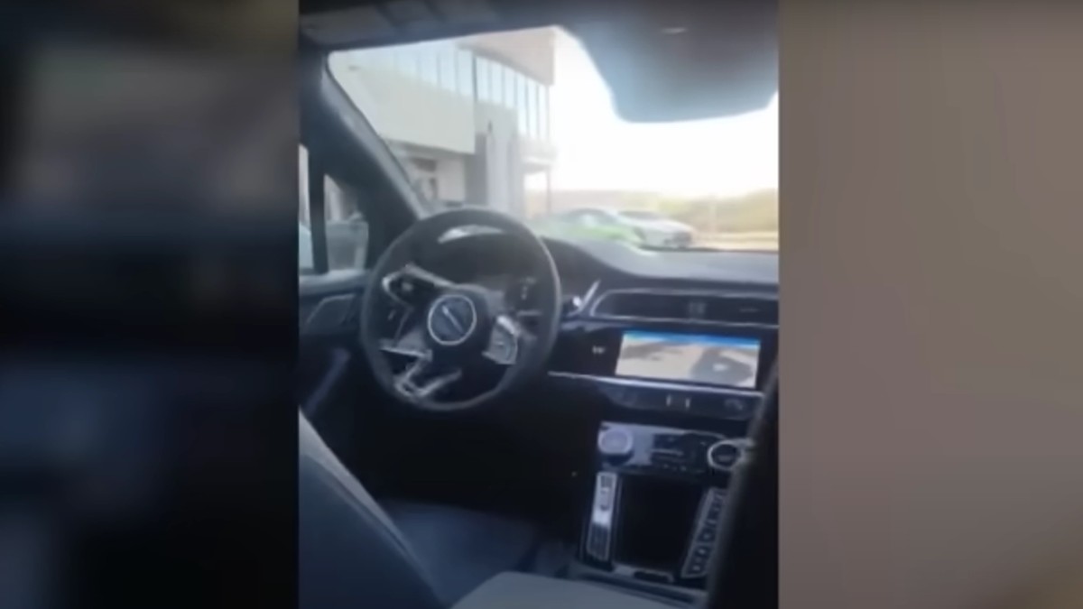 Pasager blocat intr-o mașină autonomă