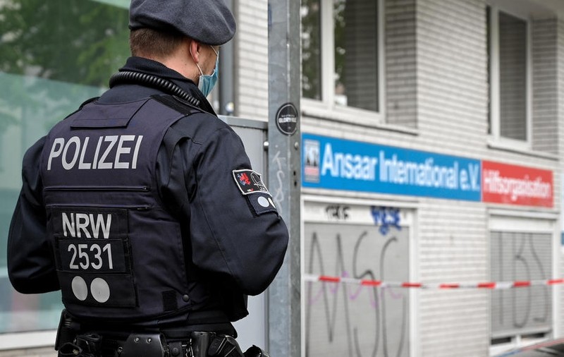 Bărbat aruncat pe geam, de la etajul al treilea, de părinții care l-au prins în dormitor cu fiica lor, în Germania