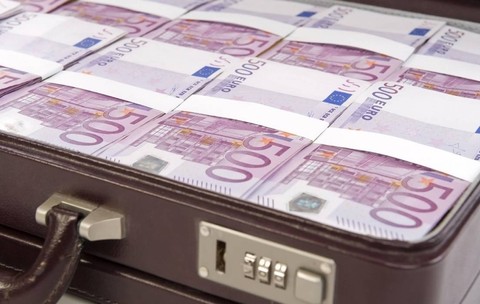 Un escroc din Oradea a dispărut cu 128.000 de euro după o țeapă folosită de valutiști în anii ’90. Cum funcționează metoda „rip deal”