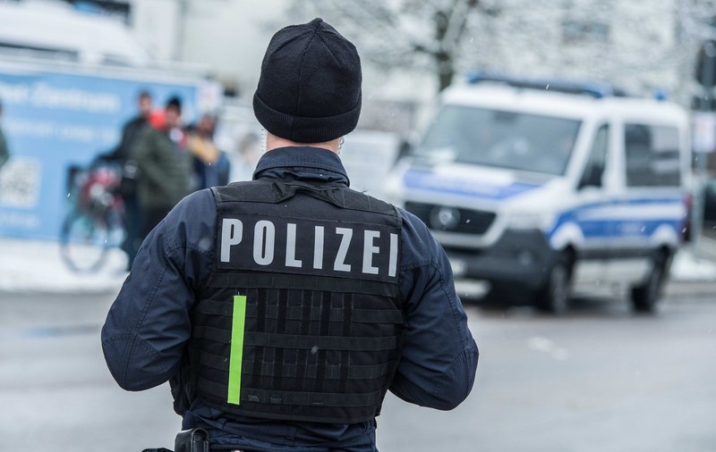 Un român aflat „în vacanță” a fost arestat în Germania, după ce polițiștii i-au verificat camera de hotel. Ce au descoperit oamenii legii
