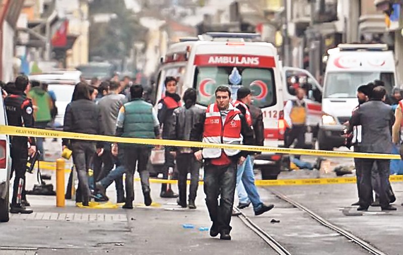 Atentat în Turcia! Doi morți și 21 de răniți într-un atac sinucigaş atribuit PKK