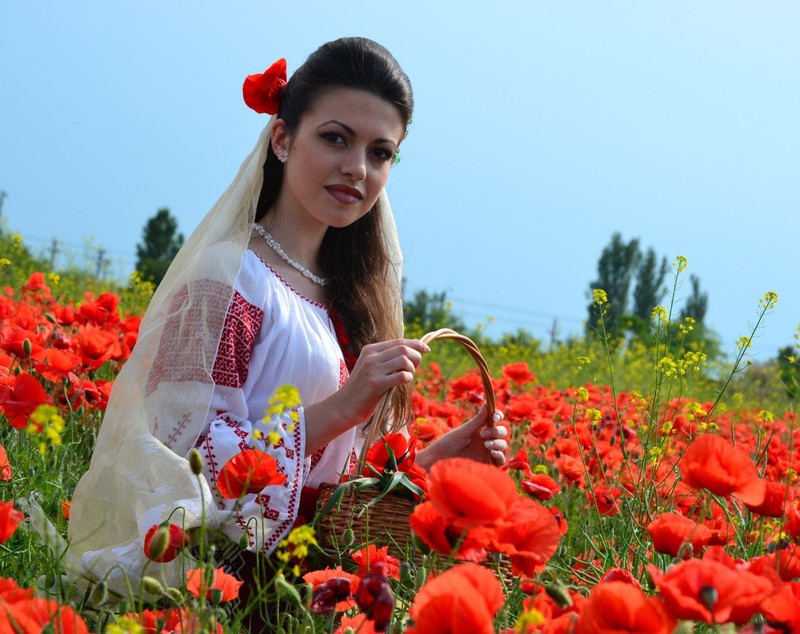 REPORTAJ / Maria, fata de preot cu 10 pe linie, care uimește prin performanțele școlare, dar și prin frumusețe - FOTO