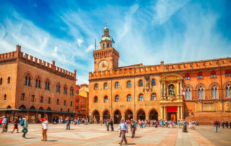 Locuri de vizitat în Bologna - cele mai impresionante obiective turistice