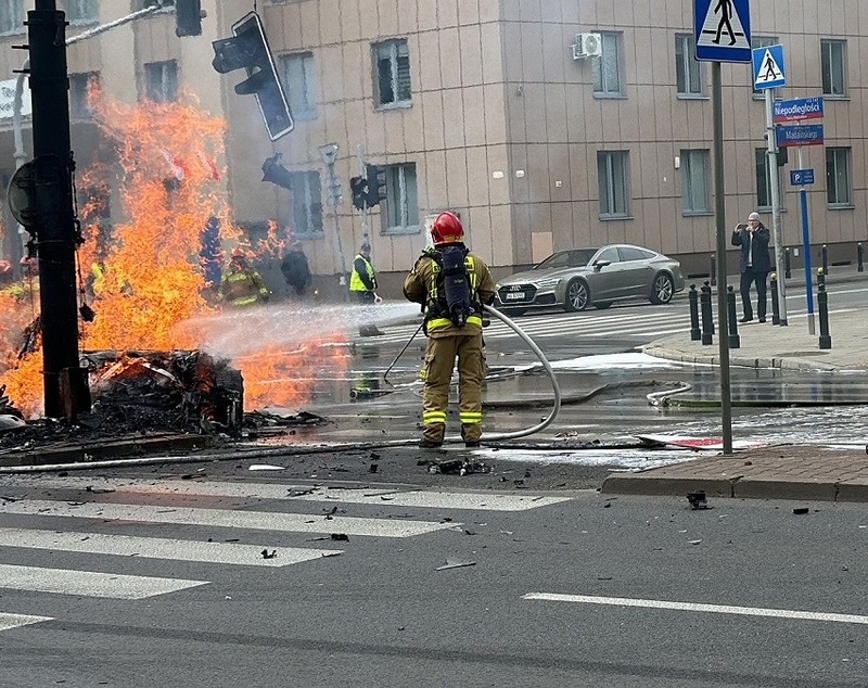 „Singura mașină de acest gen din Polonia a ars!” O limuzină electrică americană Lucid Air a luat foc în Varșovia | VIDEO