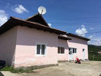 The small house where 11 people crammed for the photo shooting with the American journalists