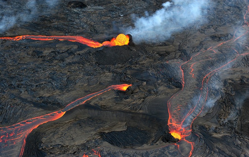 Geologii se tem că cel mai mare vulcan activ din lume ar putea erupe: „Toți ochii sunt pe Mauna Loa”