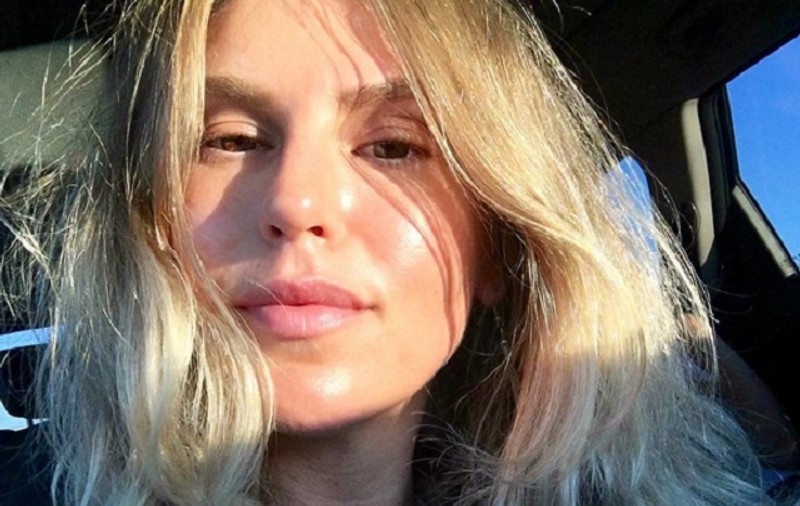 Corina Bud s-a pozat dezbrăcată. Imaginea care a creat isterie în mediul virtual