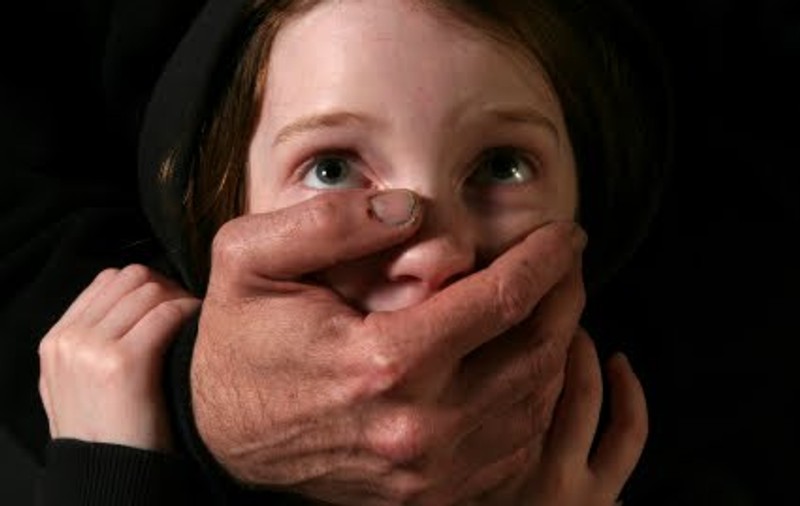 O mamă din Cluj acuză că fiul ei a fost ademenit cu 50 de lei de un pedofil. Poliția: ”Mama nu a reclamat cele întâmplate, s-a deschis dosar”