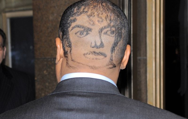Michael Jackson, sculptat în părul unui bărbat