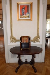 Muzeul Literaturii Române găzduiește și câteva piese de mobilier vechi