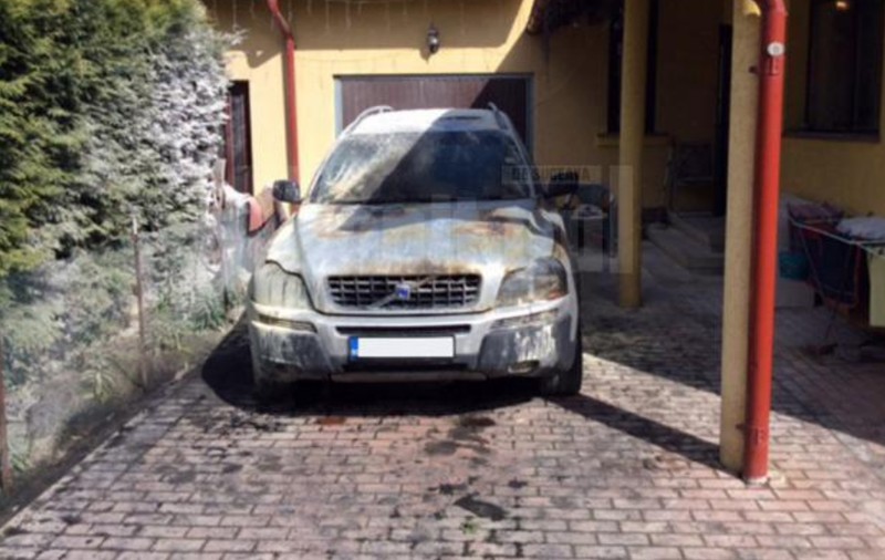 Mașina unui polițist din Suceava, incendiată cu un cocktail Molotov de infractori. Comisia i-a refuzat dreptul la despăgubiri: “Dezamăgirea e mare”