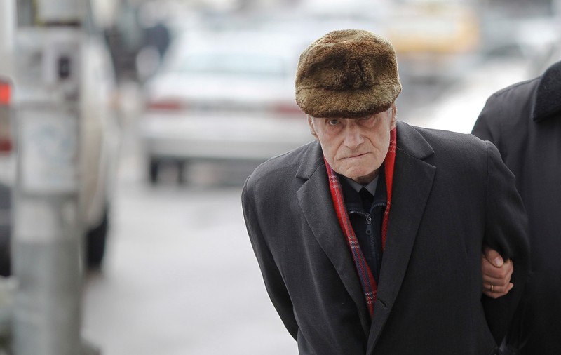 Alexandru Vișinescu a revenit în spatele gratiilor. După operația de ruptură de splină, torționarul primește vizite la pat, în Penitenciarul Spital Rahova