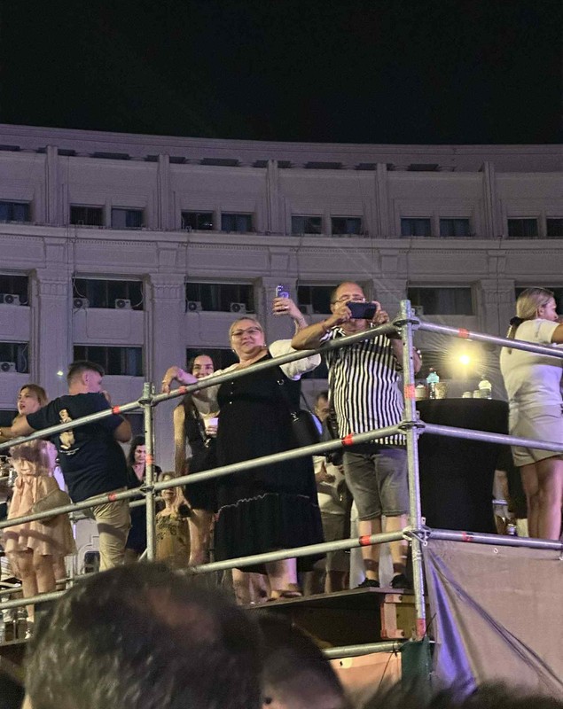 Gestul făcut de Diana Șoșoacă la finalul concertului susținut de Jennifer Lopez în Piața Constituției din București