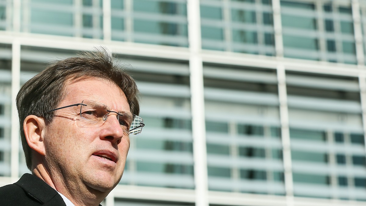 Premierul Sloveniei a demisionat