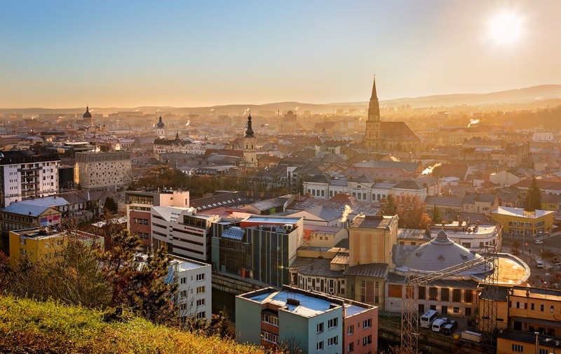 „Pute a gunoi, a canal” în tot orașul Cluj, reclamă locuitorii pe aplicația primăriei. Cum le-a răspuns primarul Boc