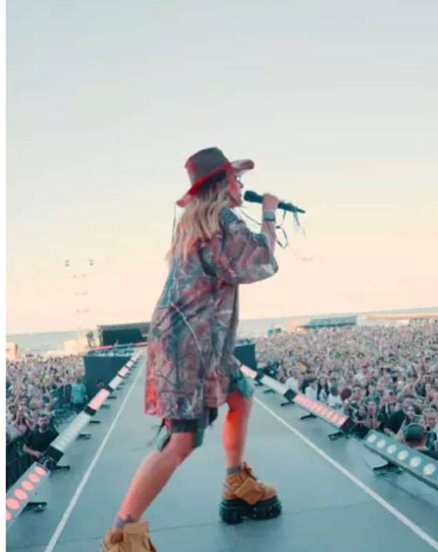 Cât au costat ghetele purtate de Delia la festivalul Neversea. Artista a atras atenția tuturor atunci când a urcat pe scenă. „Nu prea am avut chef să dansez”