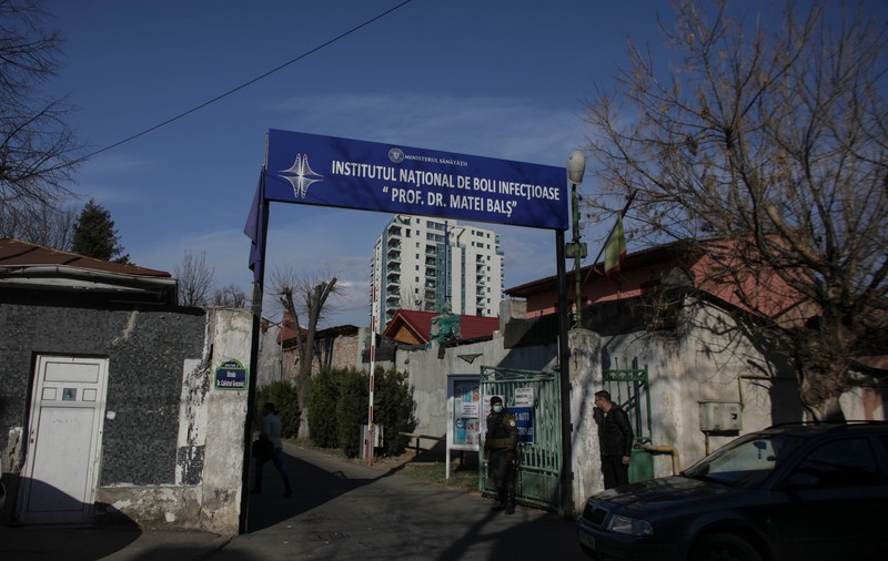 Declarație incredibilă a purtătorului de cuvânt de la Institutul Matei Balș: „Virusul nu zboară de pe costum pe pacienți!”