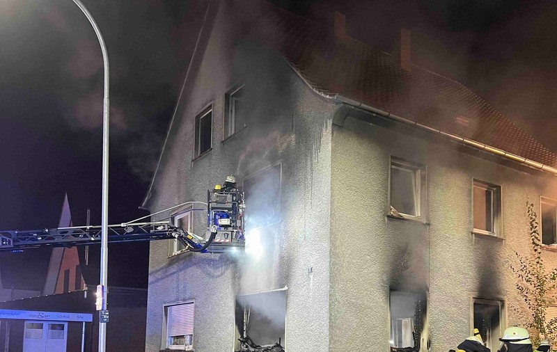 Român arestat după ce a incendiat blocul în care stătea cu mai mulți colegi de muncă, în Germania: „Cinci oameni au fost răniți, unul e în stare gravă”