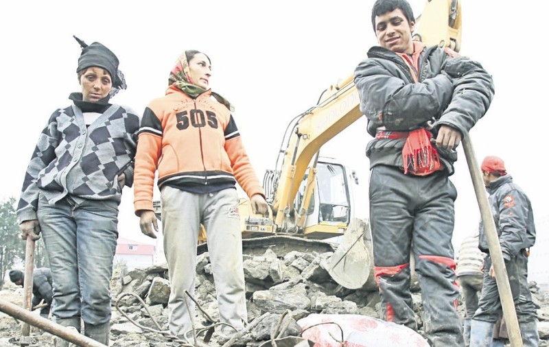 Vânătorii de metal câştigă 1.500 de lei pe lună din fier vechi