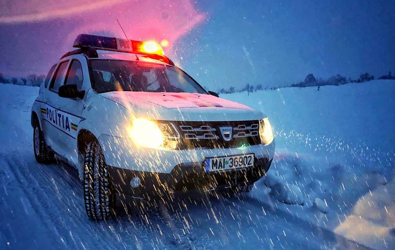 O femeie din Dolj a vrut să le dea mită polițiștilor de la Rutieră, deși nu ea era la volan. Pe cine a încercat să scape de dosar penal