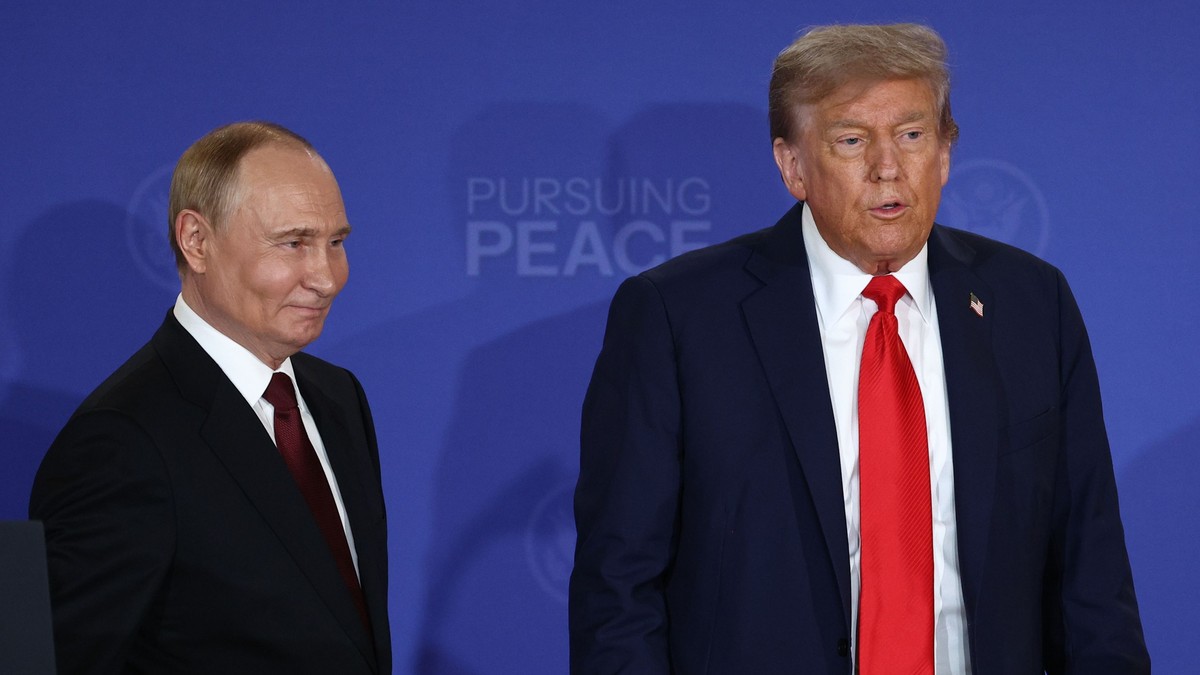 Vladimir Putin (stânga) și Donald Trump la summitul din Alaska. Imagine cu caracter ilustrativ Foto: Hepta