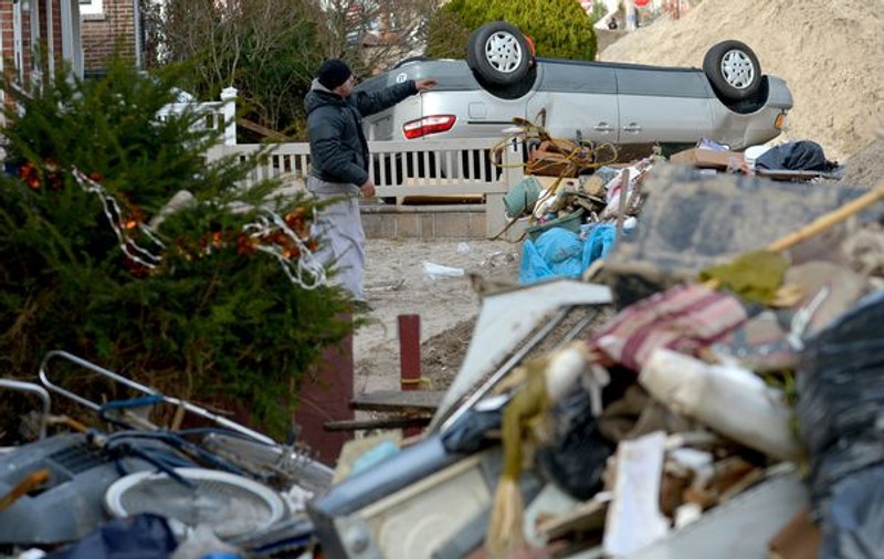 CIFRE ÎNFIORĂTOARE: Uraganul Sandy a distrus 250.000 de maşini în SUA